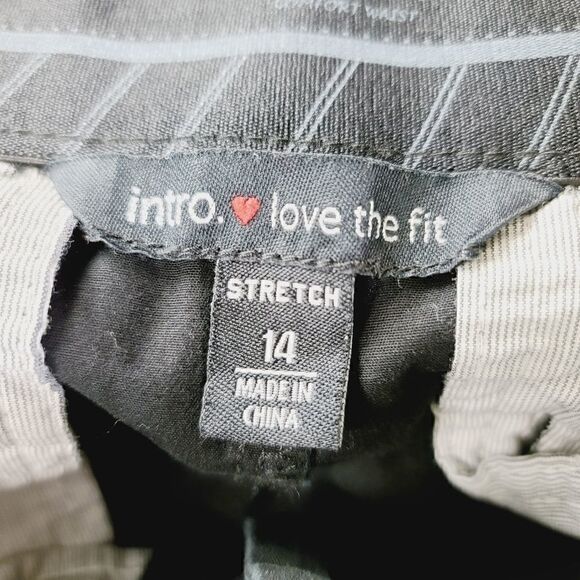 Intro. Love the Fit Shorts - Picture 5 of 5